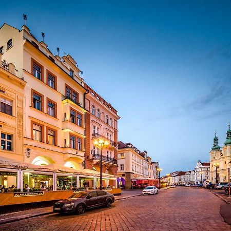 Modern Family Apt. With Central Square Entrance Градець-Кралове Екстер'єр фото
